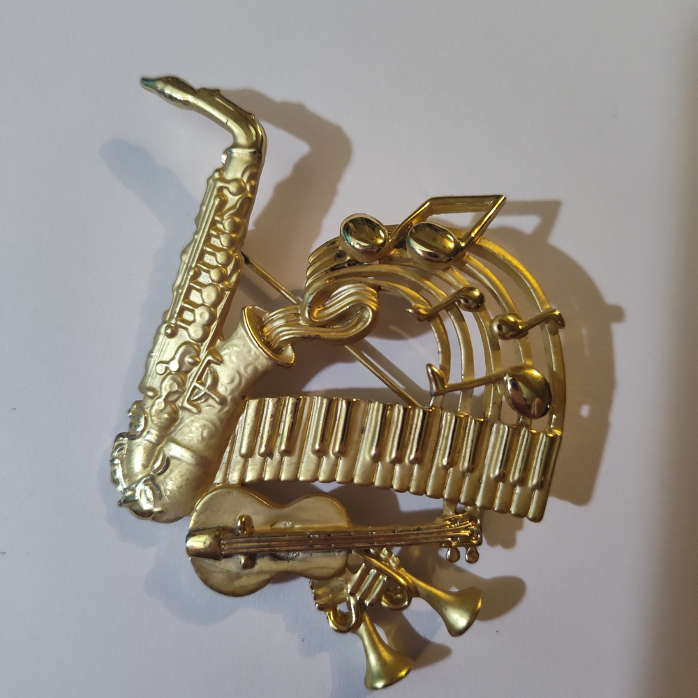 AJG Gold Musical Instrument Brooch